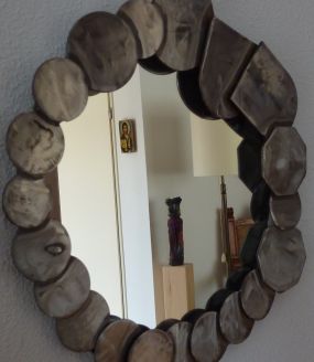 Spiegel met metalen rand